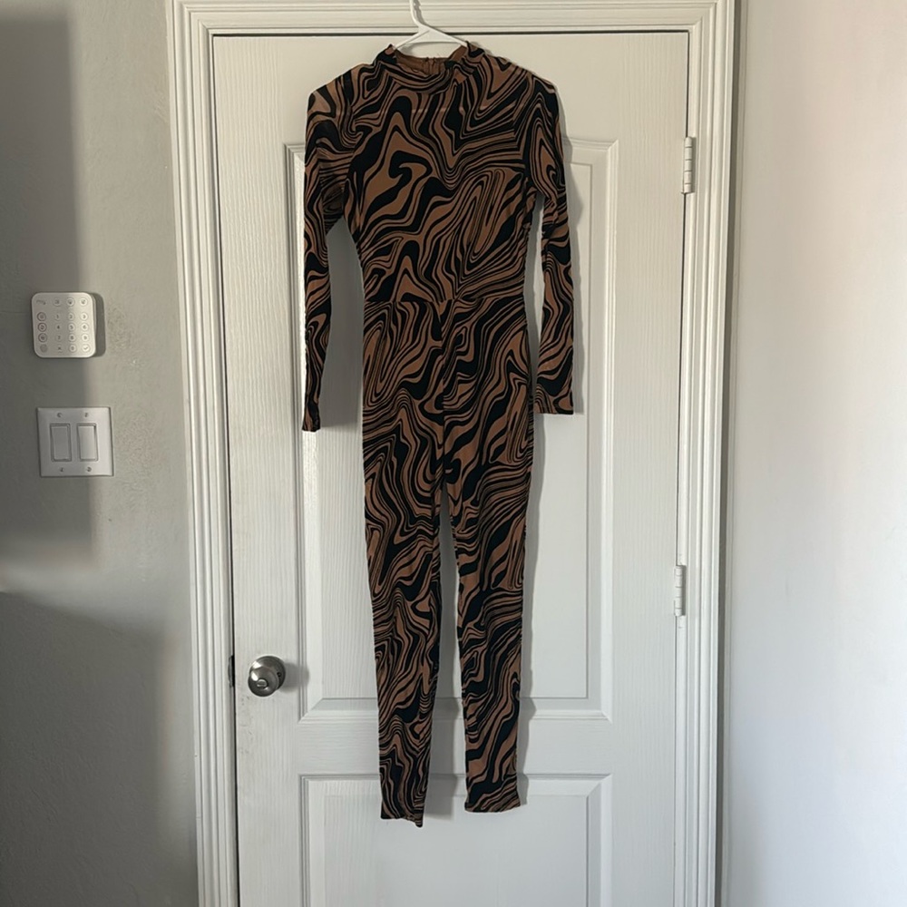 Medium Bodysuit. Shear Tan and Sued Black swirl